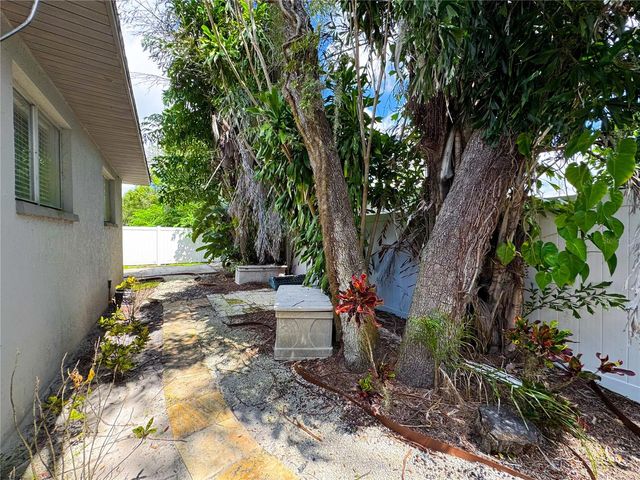 2751 72ND AVENUE DRIVE E, Sarasota, FL 34243