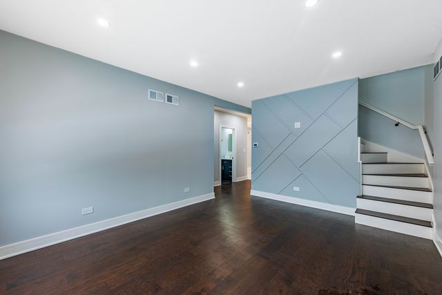 9356 S Manistee Avenue, Chicago, IL 60617