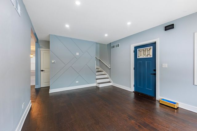 9356 S Manistee Avenue, Chicago, IL 60617