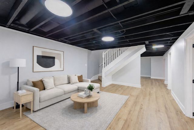 9356 S Manistee Avenue, Chicago, IL 60617