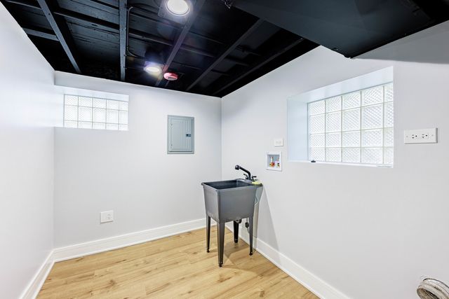 9356 S Manistee Avenue, Chicago, IL 60617