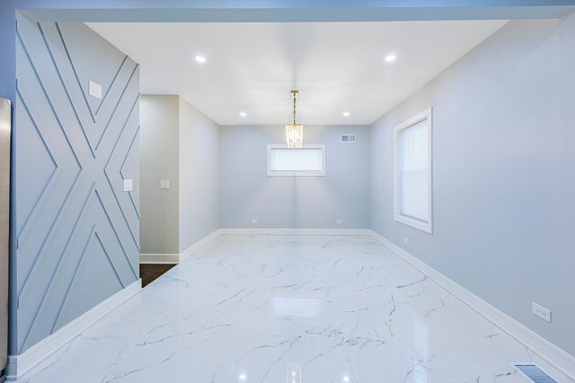 9356 S Manistee Avenue, Chicago, IL 60617