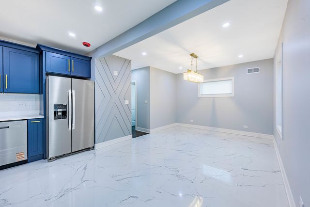 9356 S Manistee Avenue, Chicago, IL 60617