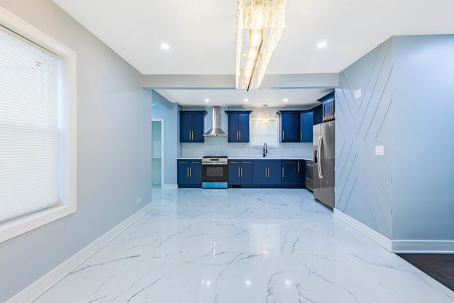 9356 S Manistee Avenue, Chicago, IL 60617