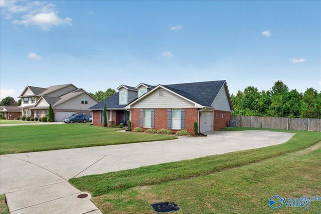 107 Cedar Court Lane, Huntsville, AL 35811