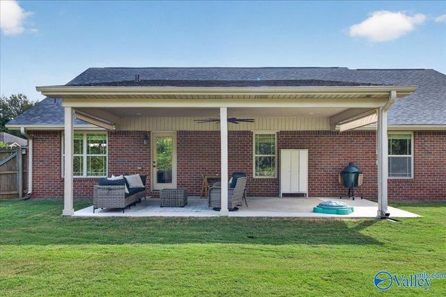 107 Cedar Court Lane, Huntsville, AL 35811