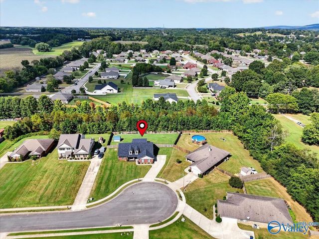 107 Cedar Court Lane, Huntsville, AL 35811
