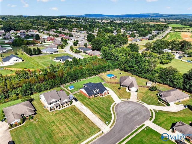 107 Cedar Court Lane, Huntsville, AL 35811