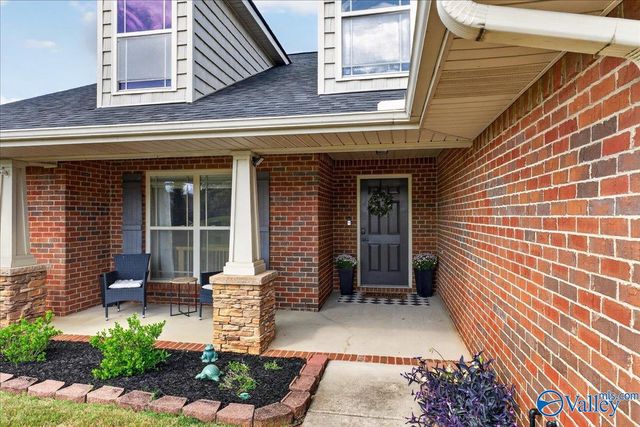 107 Cedar Court Lane, Huntsville, AL 35811