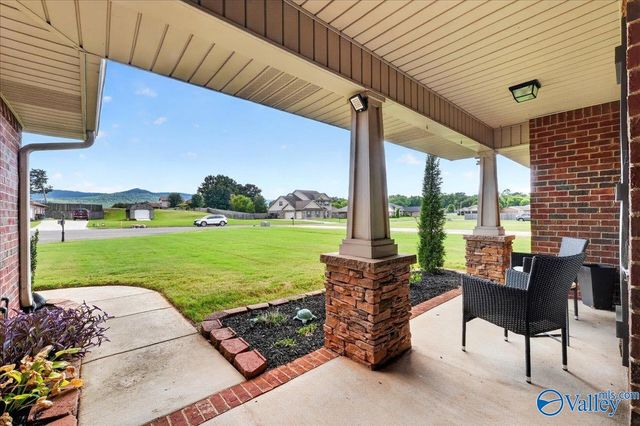 107 Cedar Court Lane, Huntsville, AL 35811