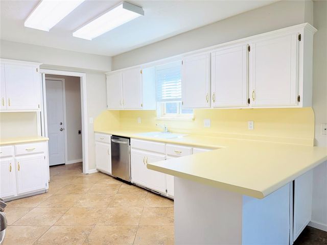 121 W Vail Drive, Yukon, OK 73099