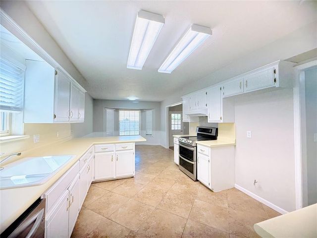 121 W Vail Drive, Yukon, OK 73099