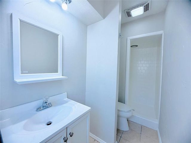121 W Vail Drive, Yukon, OK 73099