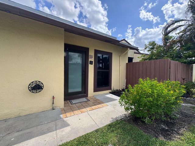 4918 ALDER Drive D, West Palm Beach, FL 33417