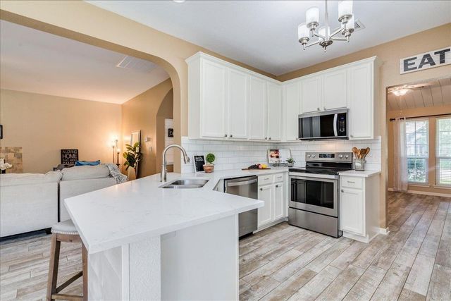 103 Nopal LN, Buda, TX 78610