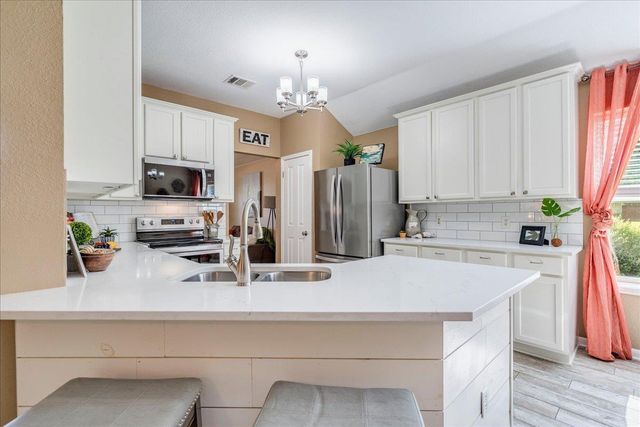 103 Nopal LN, Buda, TX 78610