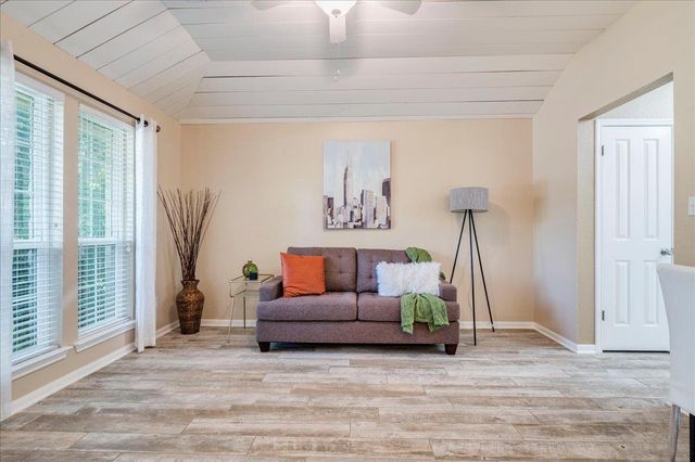 103 Nopal LN, Buda, TX 78610