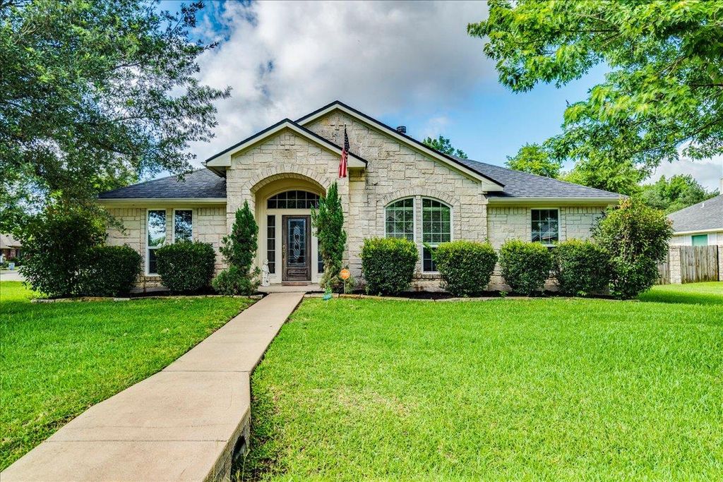 103 Nopal LN, Buda, TX 78610