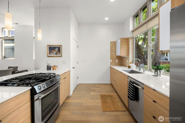 1917 E Alder Street, Seattle, WA 98122