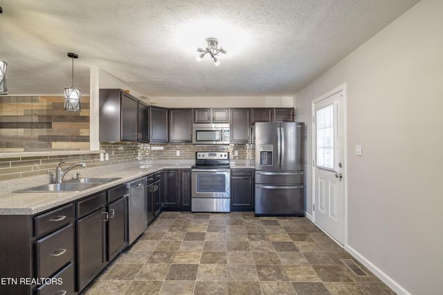 520 Midlake Drive, Knoxville, TN 37918