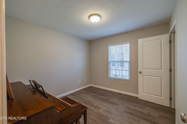 520 Midlake Drive, Knoxville, TN 37918