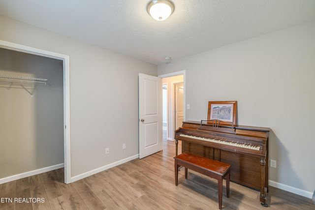 520 Midlake Drive, Knoxville, TN 37918