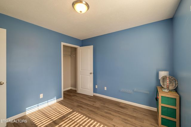 520 Midlake Drive, Knoxville, TN 37918