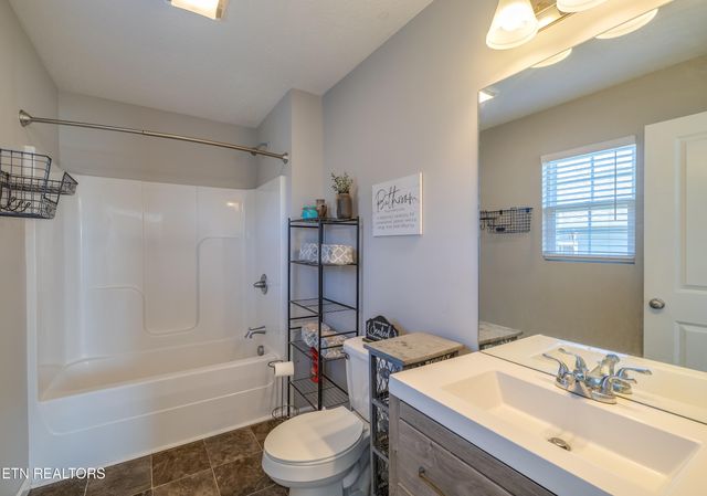 520 Midlake Drive, Knoxville, TN 37918