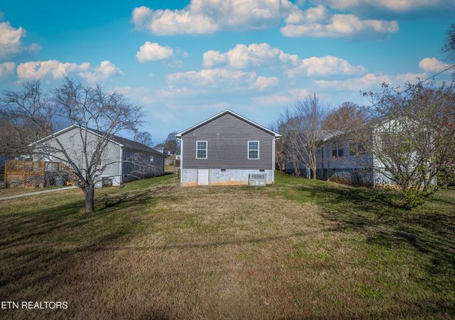 520 Midlake Drive, Knoxville, TN 37918