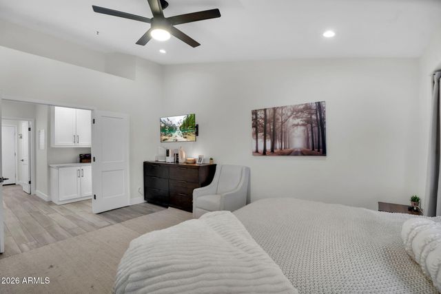 9410 E TOPEKA Drive, Scottsdale, AZ 85255