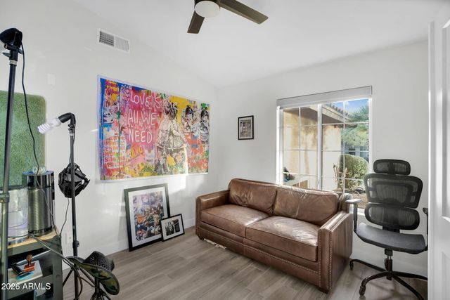 9410 E TOPEKA Drive, Scottsdale, AZ 85255