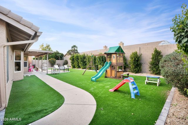 9410 E TOPEKA Drive, Scottsdale, AZ 85255