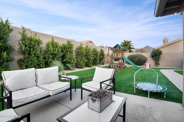 9410 E TOPEKA Drive, Scottsdale, AZ 85255