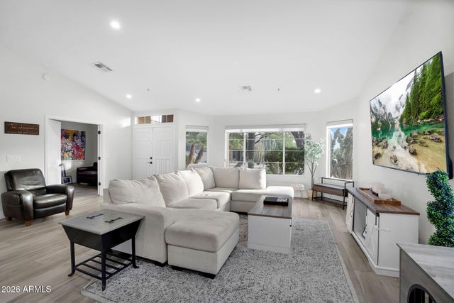 9410 E TOPEKA Drive, Scottsdale, AZ 85255