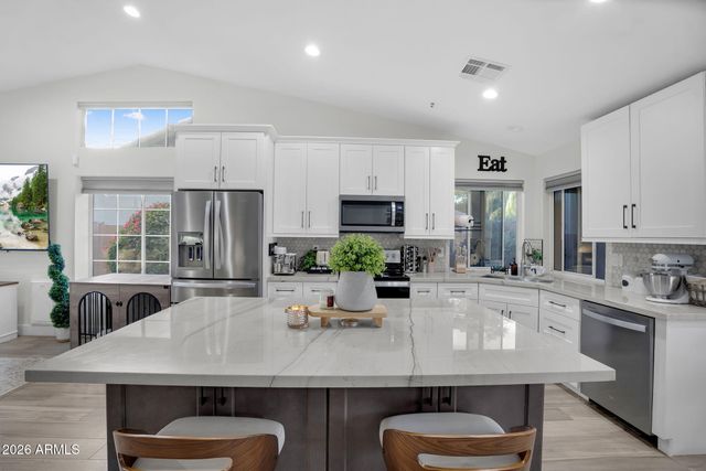 9410 E TOPEKA Drive, Scottsdale, AZ 85255