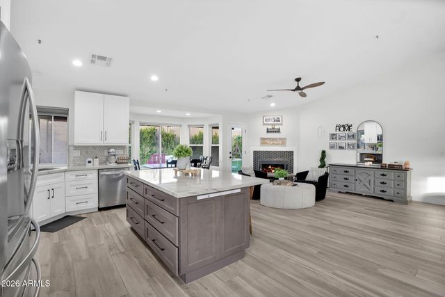 9410 E TOPEKA Drive, Scottsdale, AZ 85255
