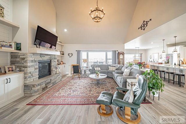 10423 Henry Creek Road, Idaho Falls, ID 83406