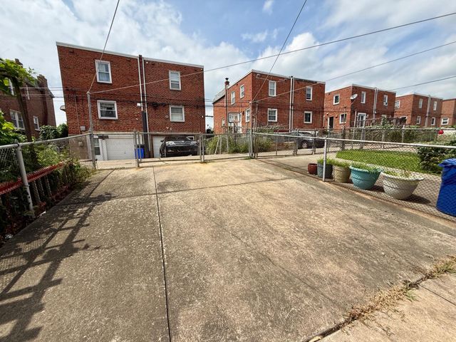 7926 LEONARD ST, Philadelphia, PA 19152
