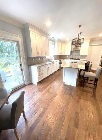 4 Hummingbird Ln, Westford, MA 01886