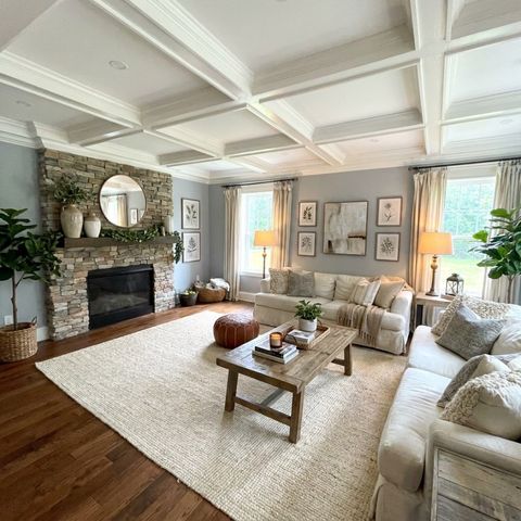 4 Hummingbird Ln, Westford, MA 01886