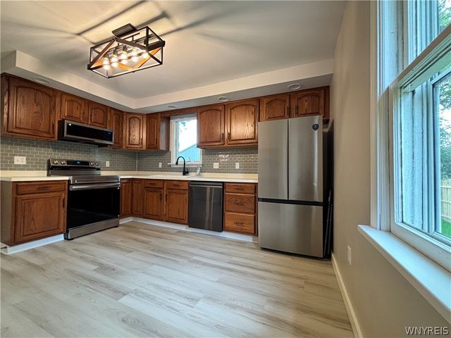 27 Brandel Avenue, Lancaster, NY 14086