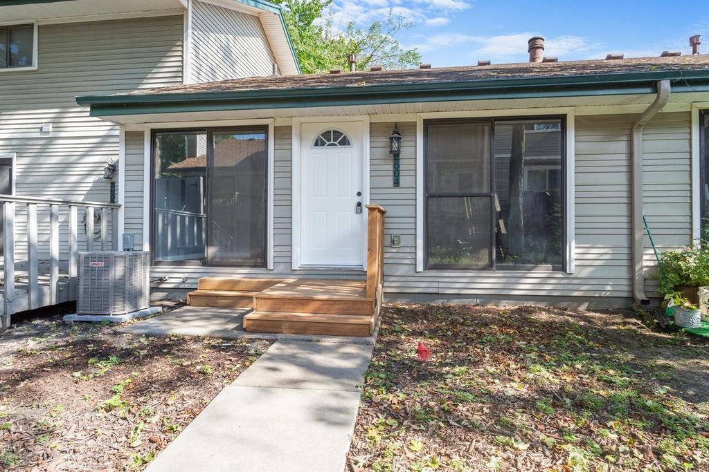 2604 Shenandoah Lane N, Plymouth, MN 55447