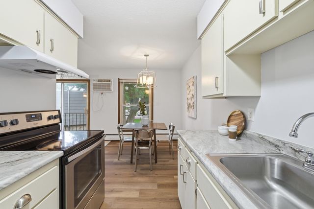 709 11th Avenue S 5, Hopkins, MN 55343