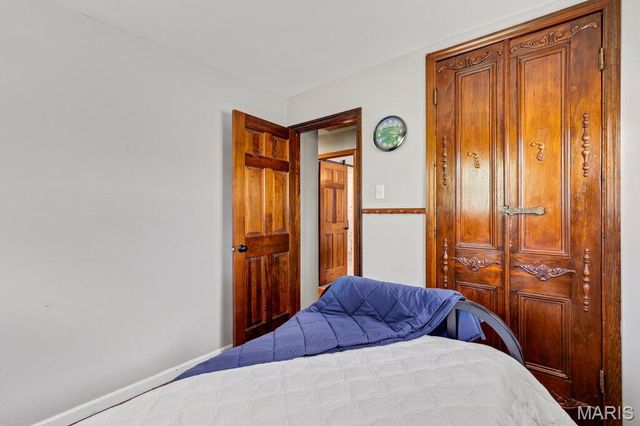 532 Golden Valley Drive, St Louis, MO 63129