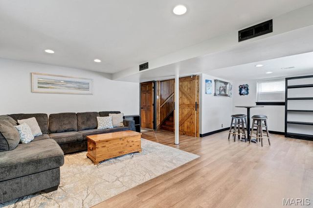 532 Golden Valley Drive, St Louis, MO 63129