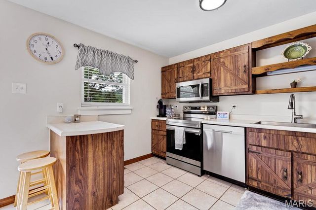 532 Golden Valley Drive, St Louis, MO 63129