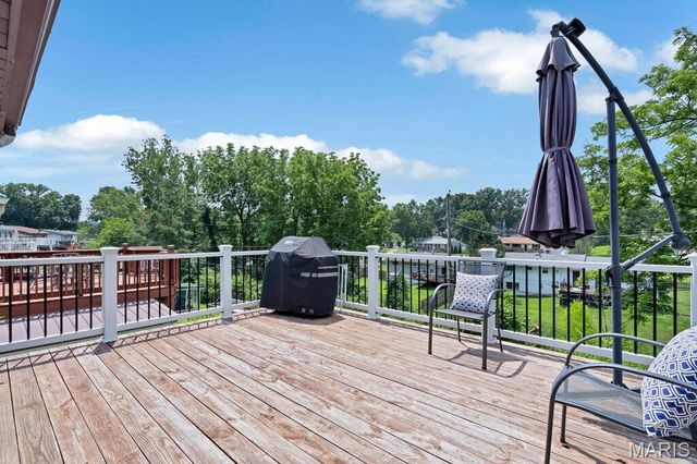 532 Golden Valley Drive, St Louis, MO 63129
