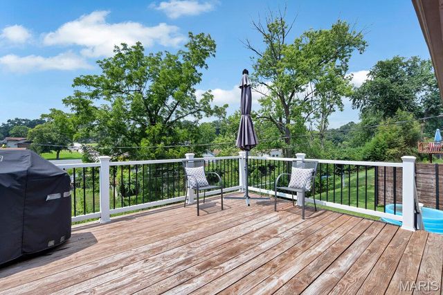 532 Golden Valley Drive, St Louis, MO 63129