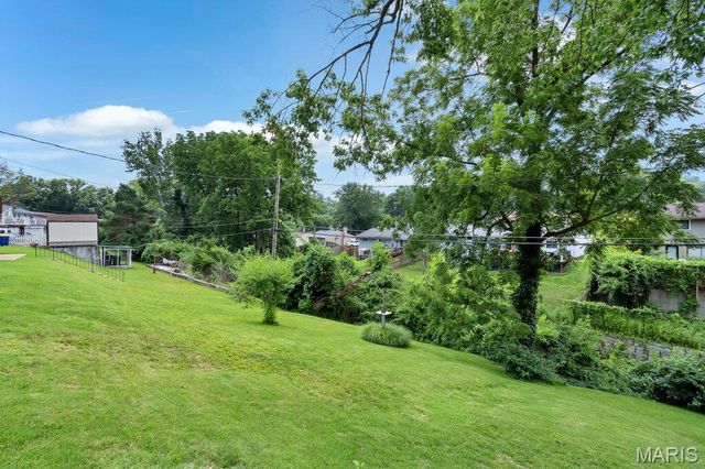 532 Golden Valley Drive, St Louis, MO 63129
