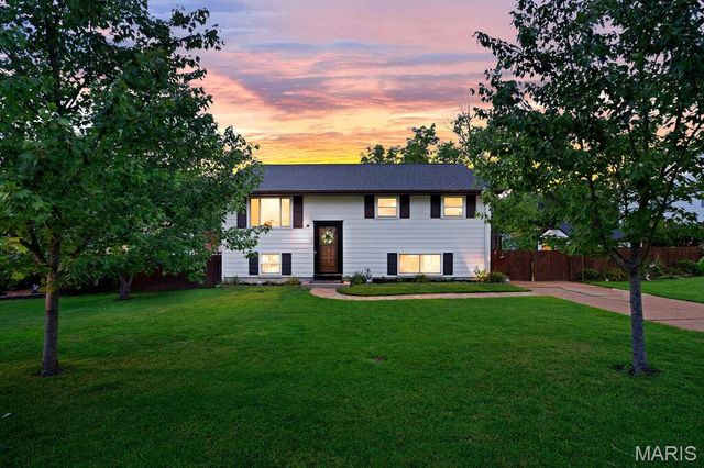 532 Golden Valley Drive, St Louis, MO 63129